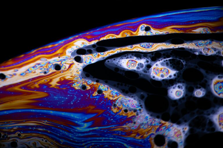 Wallpaper Woes? Troubleshooting Common Bubbles & Peeling After Installation